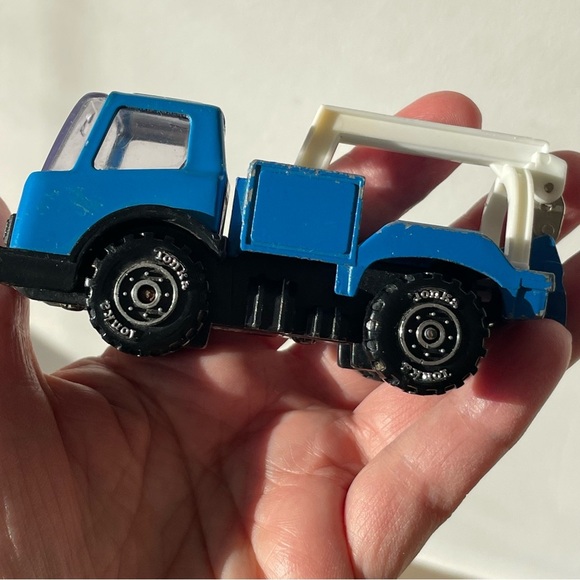 Vintage 1970s made in Japan Tonka Mites Blue Wrecker truck - Picture 12 of 16